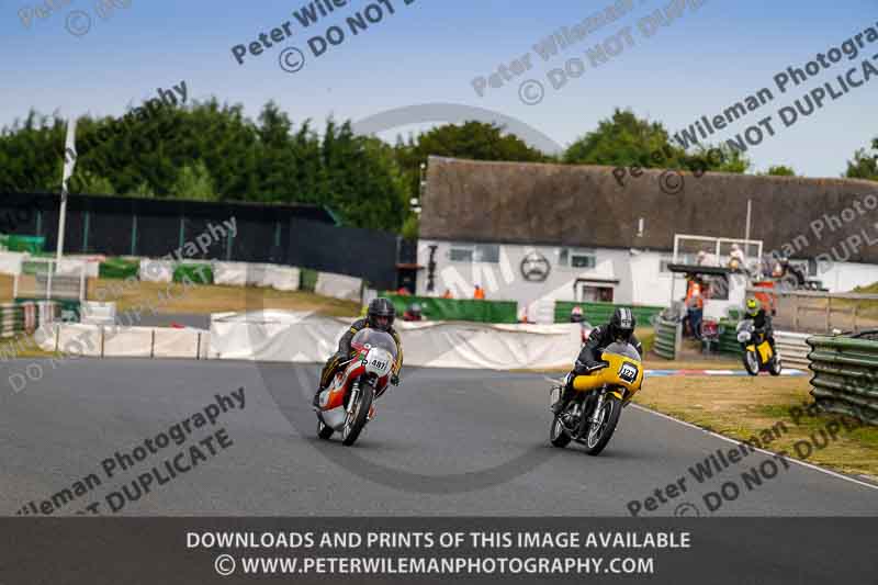 Vintage motorcycle club;eventdigitalimages;mallory park;mallory park trackday photographs;no limits trackdays;peter wileman photography;trackday digital images;trackday photos;vmcc festival 1000 bikes photographs